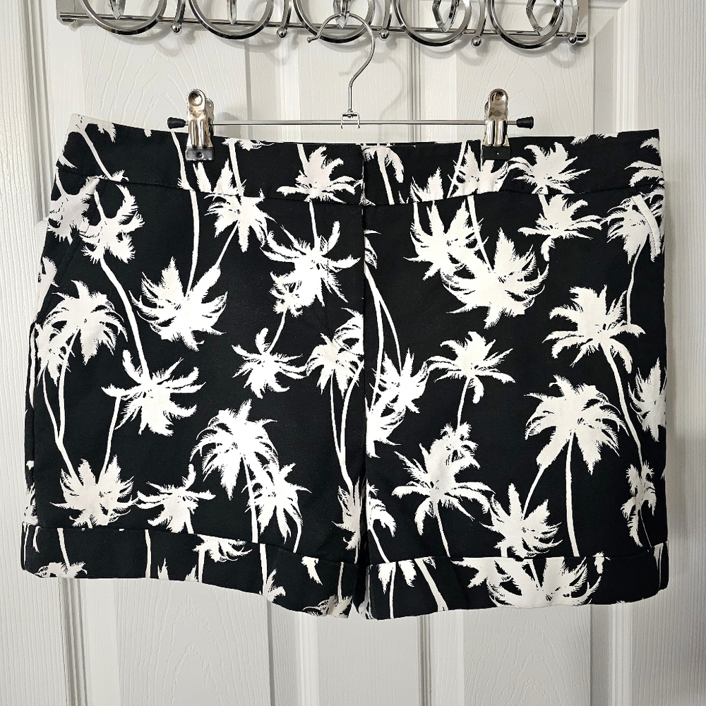 Apt. 9 Black and White Palm Tree Print Shorts - Size 16 - Picture 2 of 13